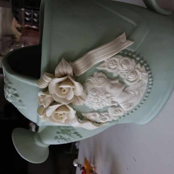 Stunning Porcelain Fully Functional Flower Watering Pot! - Picture 4 of 11